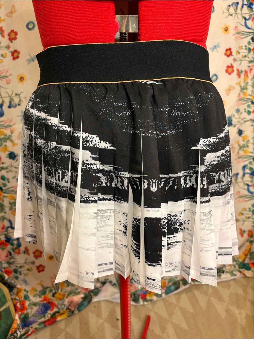 Adidas - Black and White Graphic Pleated Mini Skirt - Picture 4 of 8